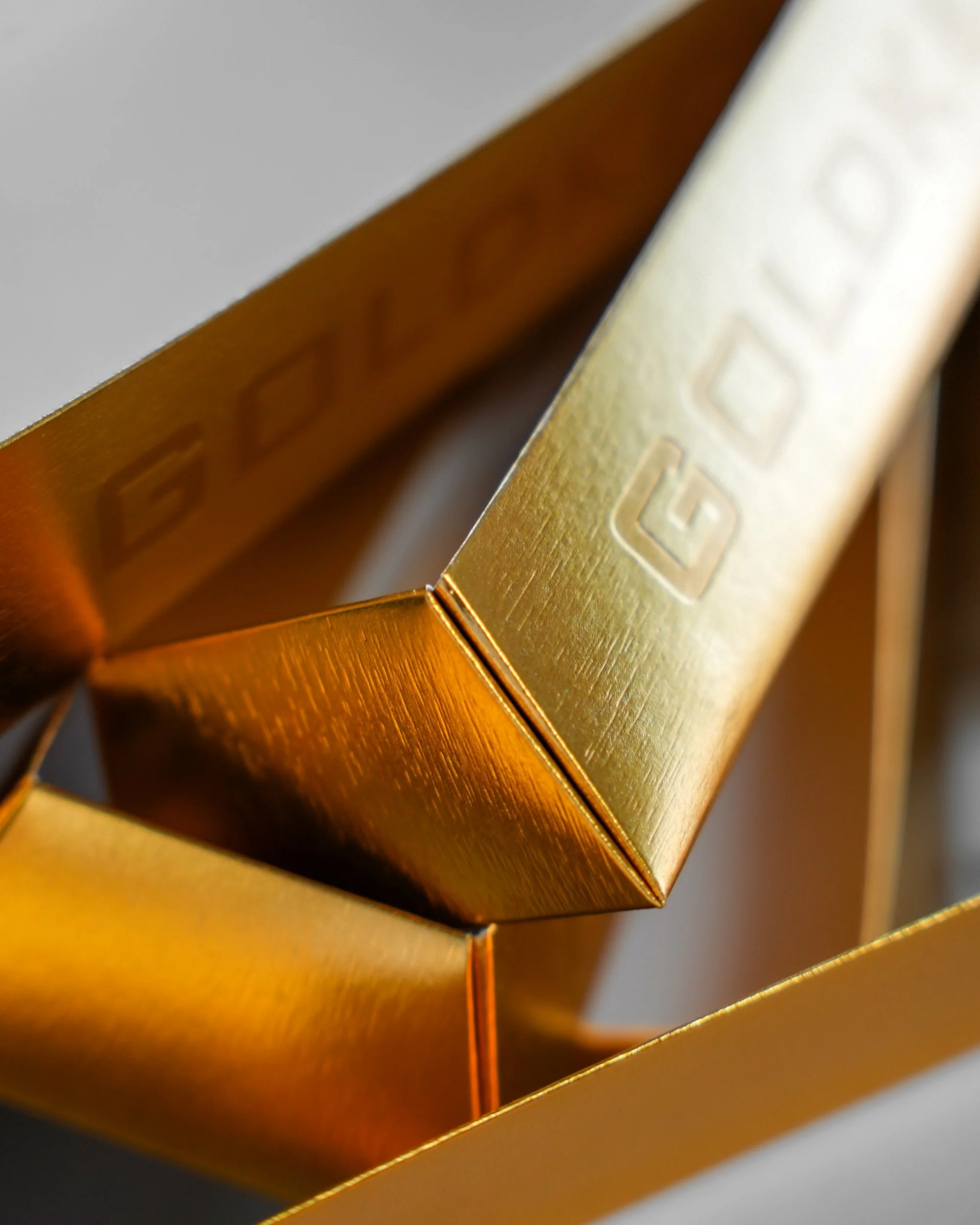 00250 Gold Bar with 30 Swiss Chocolate Pralines — B&R Classics